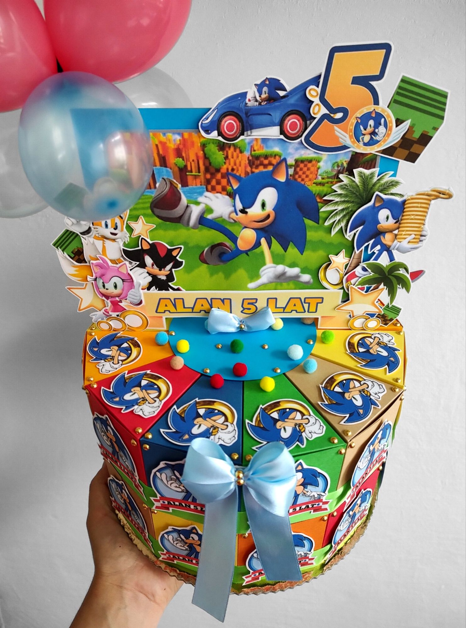 Papierowy tort z pudełek papieru pudełkowy Sonic