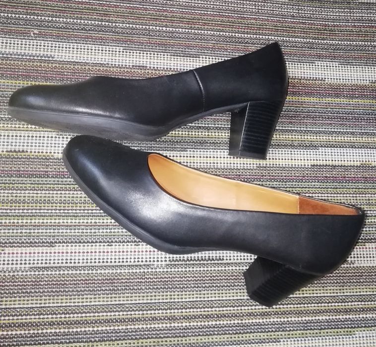 Sapatos, sandálias e botas  em couro n. 40