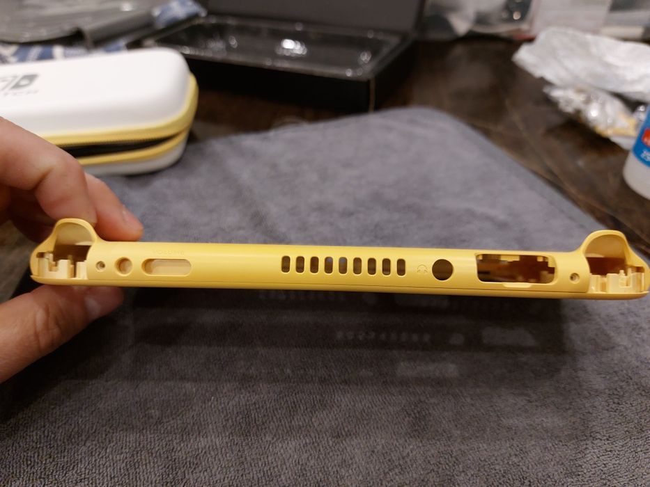 Shell original Nintendo Switch Lite Amarela