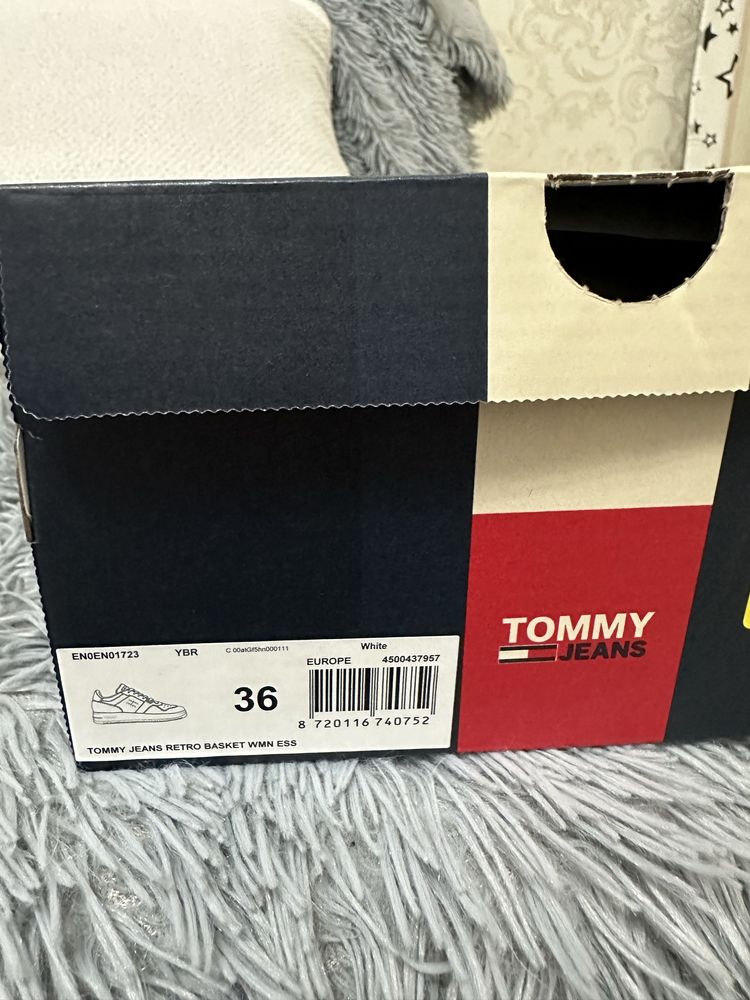 Нові шкіряні Tommy Hilfiger кросівки оригінал