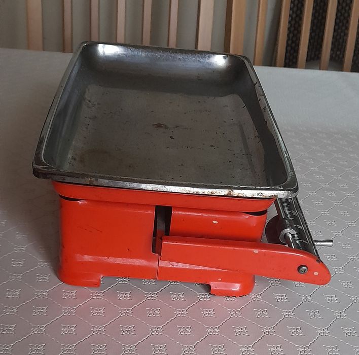 Balança de cozinha antiga vermelha