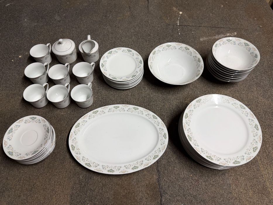 Vendo Serviço de Louça como novo