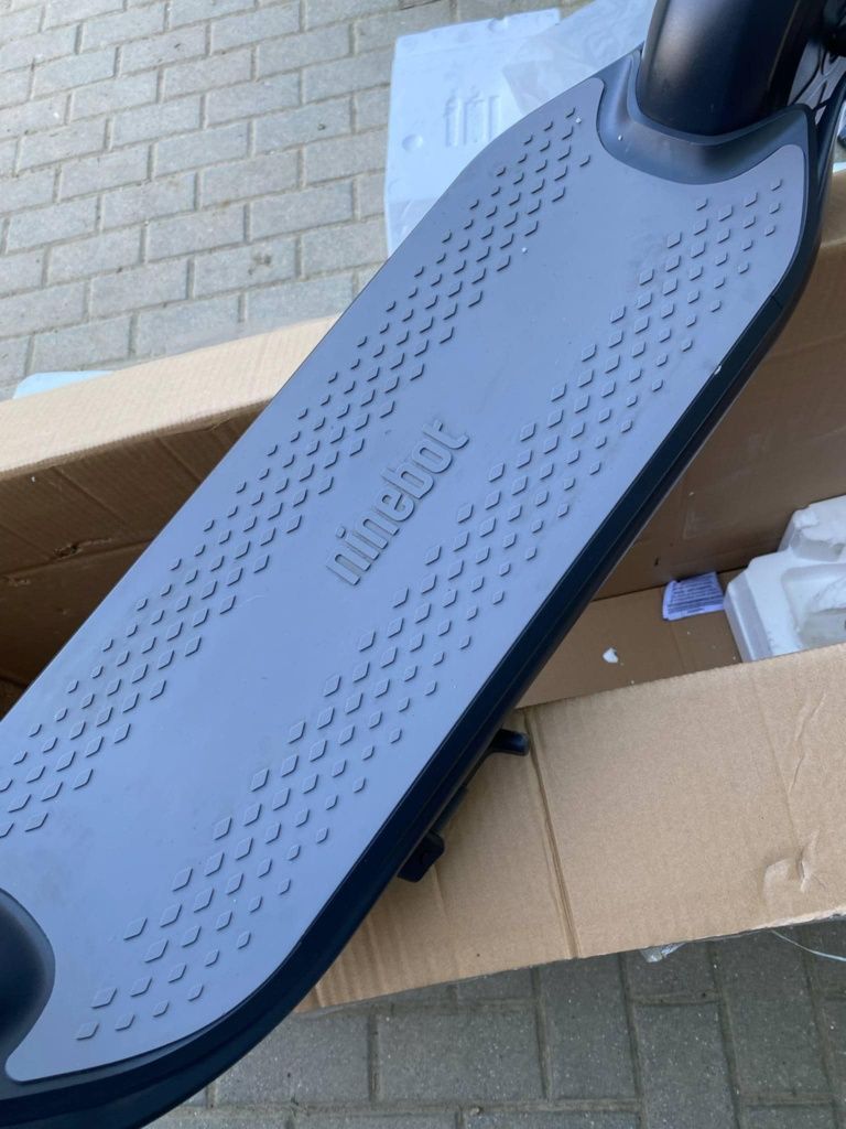 Hulajnoga elektryczna segwawy ninebot f65l