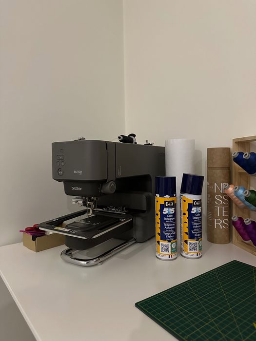 Máquina de Bordar Brother PP1 Skitch + 31 Linhas Madeira + Outros