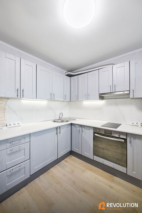 Без%, Липківського 24, 1-кім, 6 поверх, Вакзальна 17 хв.