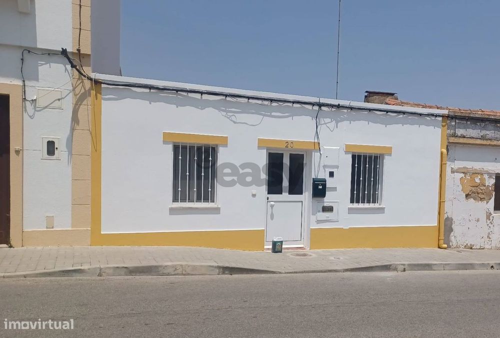 Moradia T2 remodelada com Jardim + Anexo + Tanque, São Domingos, Santi