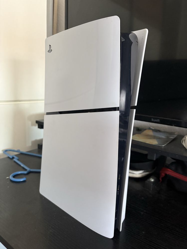 Ps5 slim,usada 1 ano,mas ta como nova