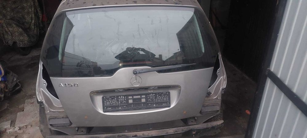 Mercedes A Klasa W169 kompletna tylna klapa 748