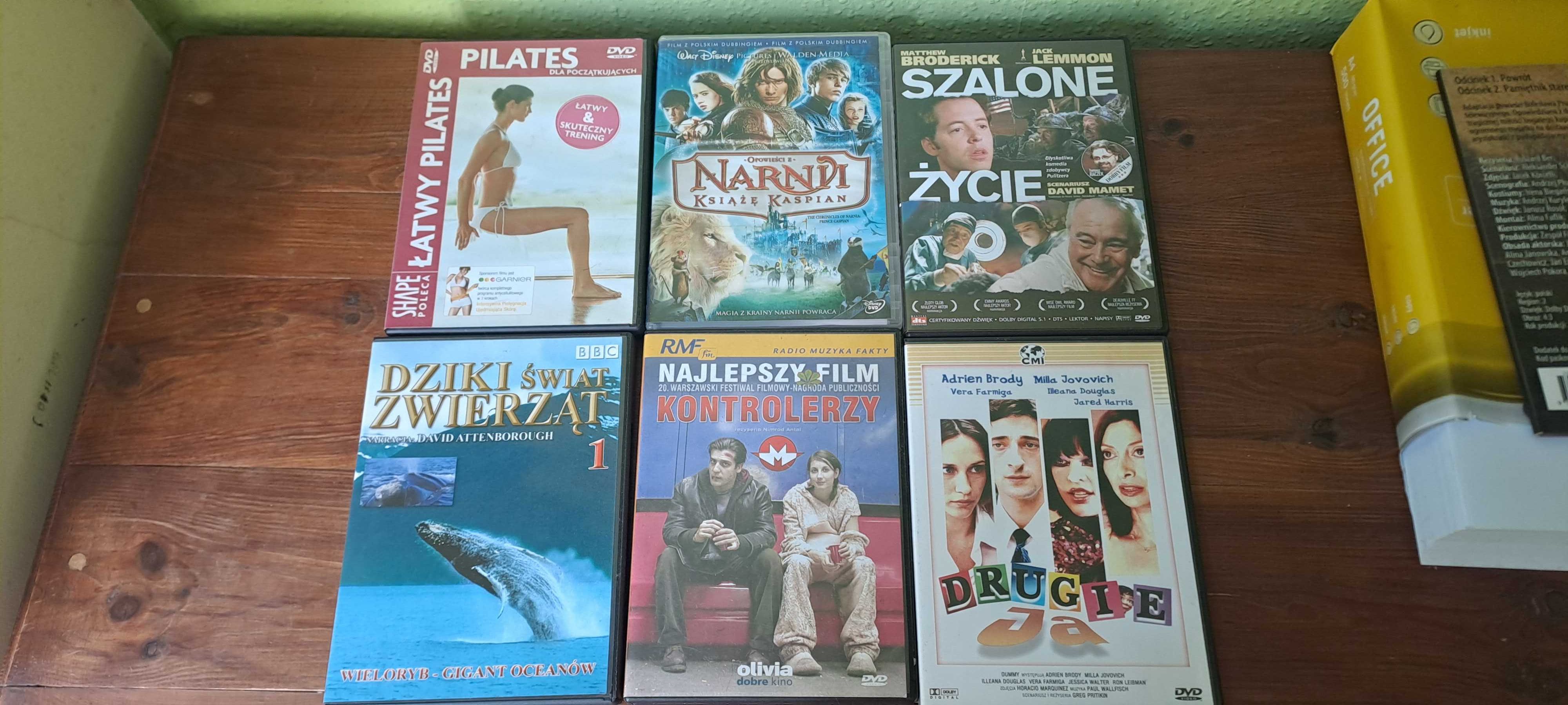 20 filmów, różne gatunki + dwie książki gratis