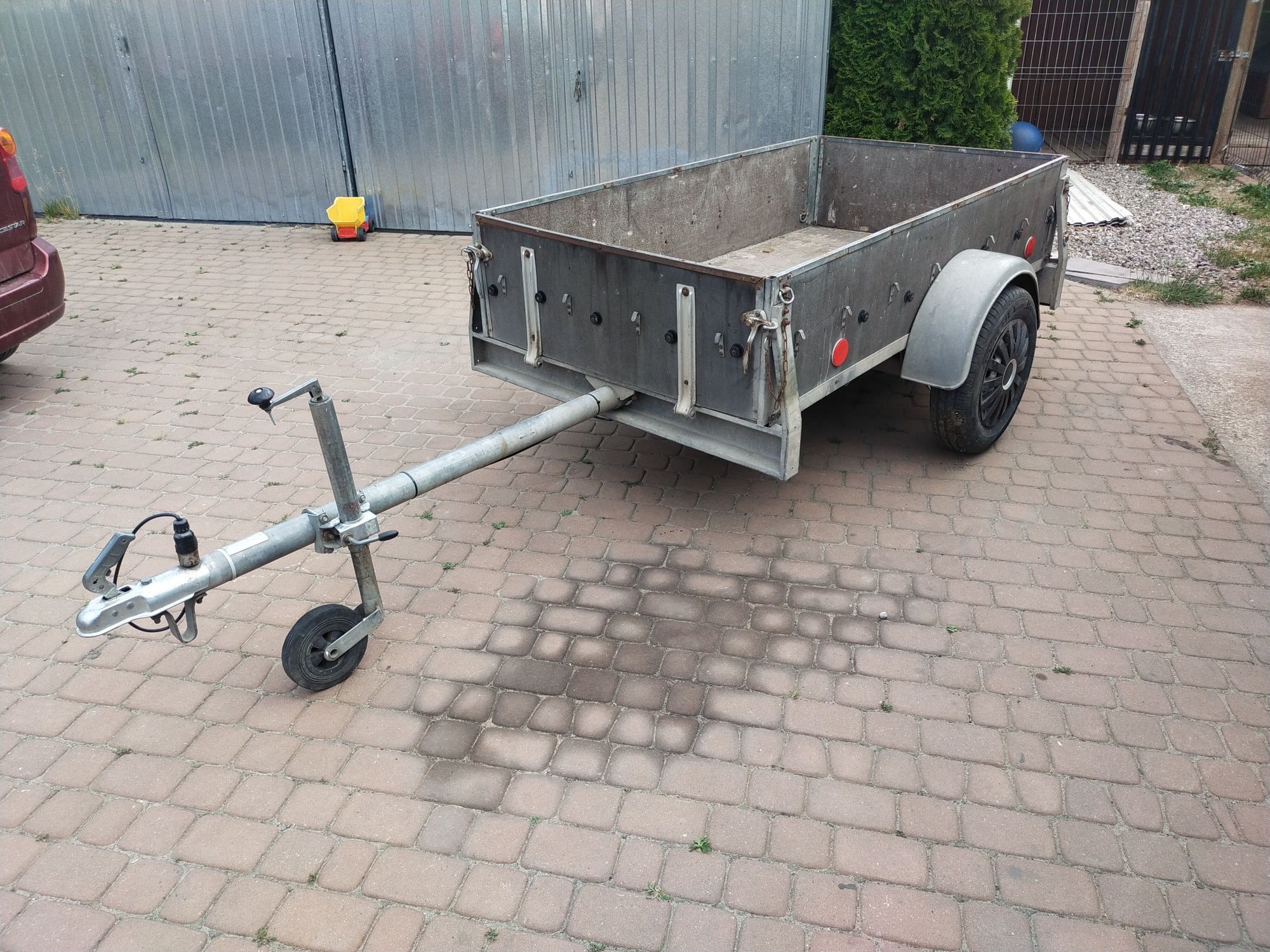 Przyczepka samochodowa zarejestrowana