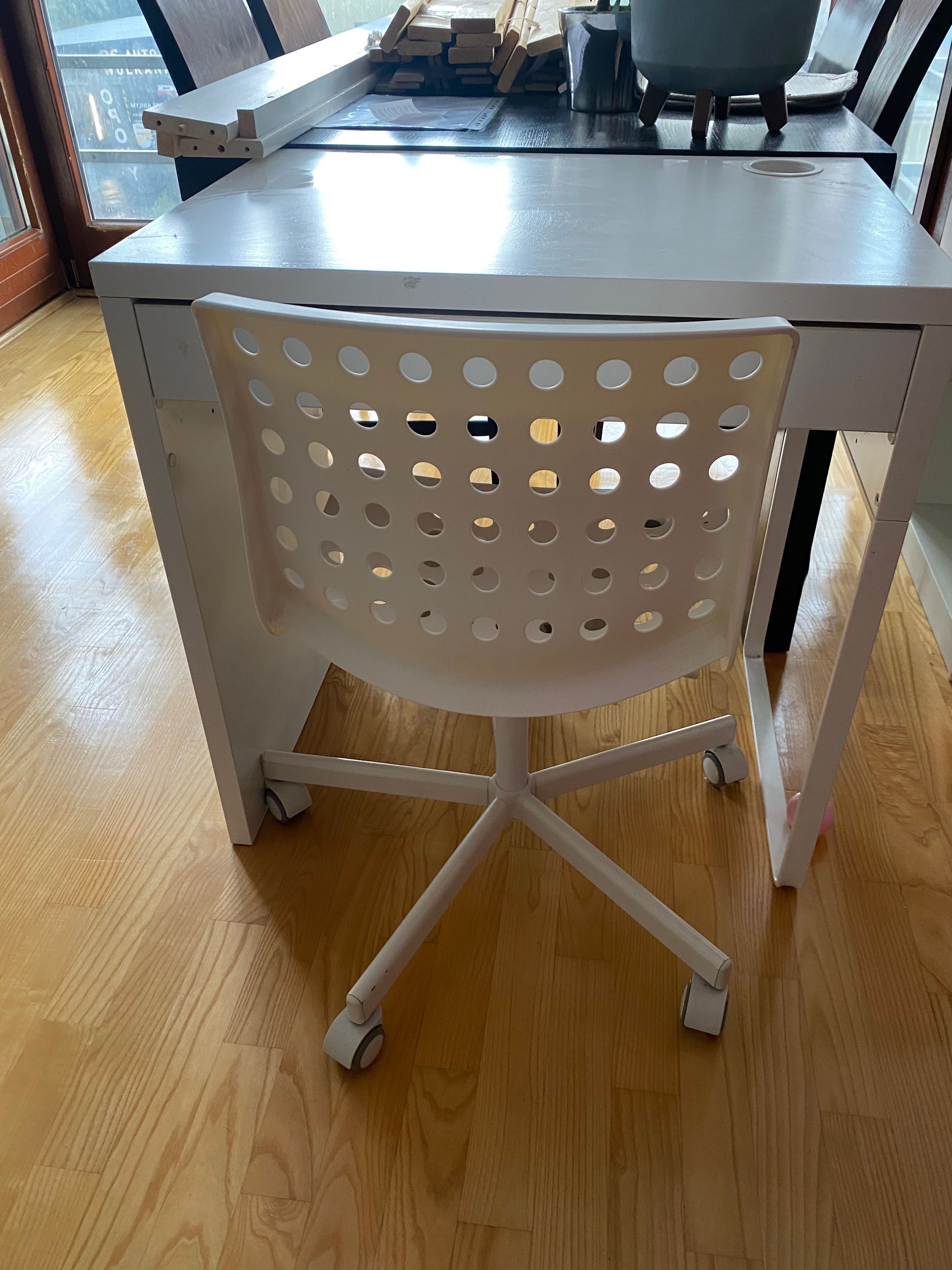 Lozko + biurko z krzesłem