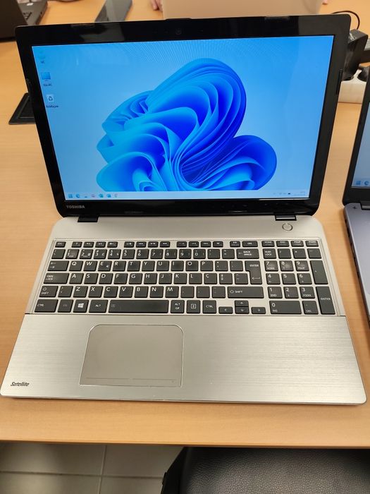 Toshiba M50D-A Quad Core com 8gb RAM e 240gb SSD novo