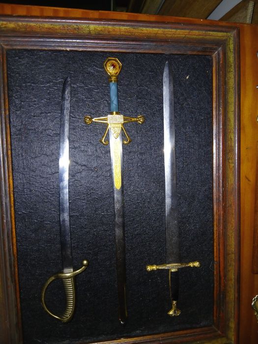 3 Espada  histórica 12 € cada