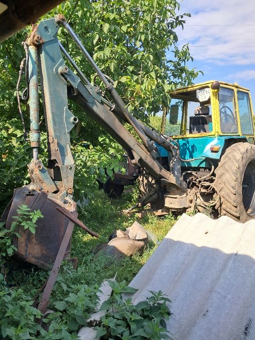 ЮМЗ 6 Ескаватор готовий до роботи