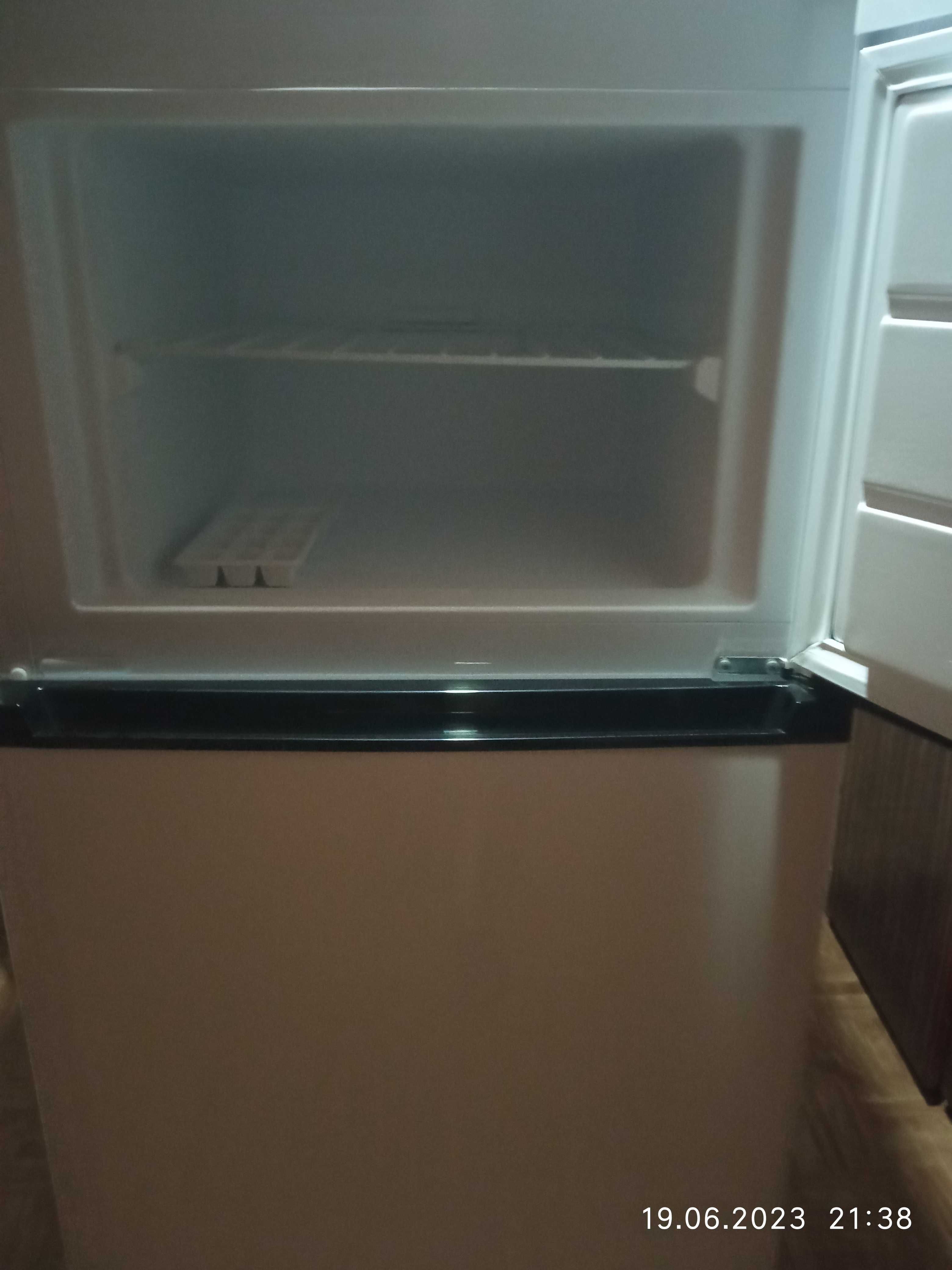 Новый холодильник WEST FROST