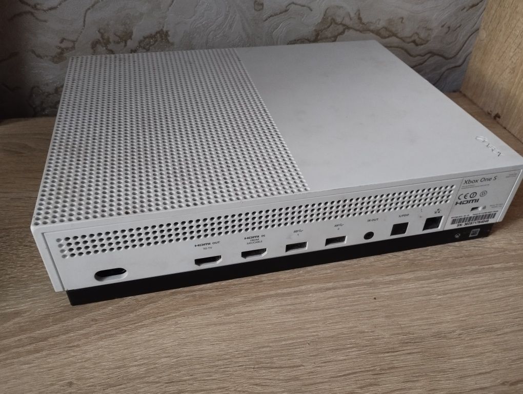 Продам xbox one s (1трб) в ідеальному стані без дефектів