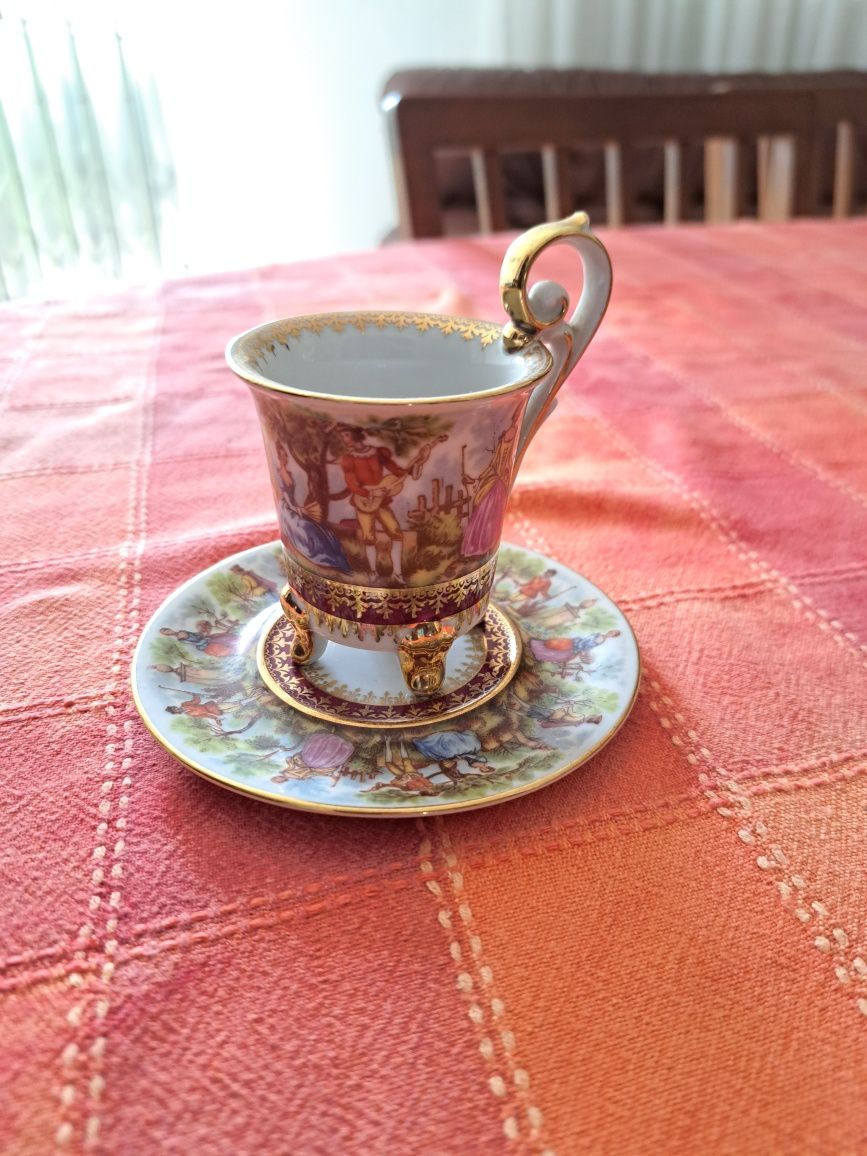 Chavena decorativa de porcelana