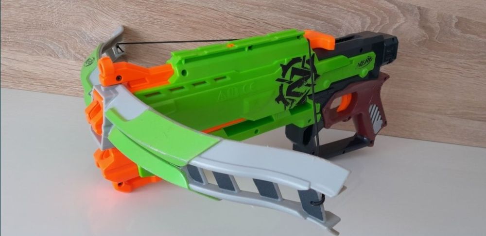 Nerf Zombie Strike kusza