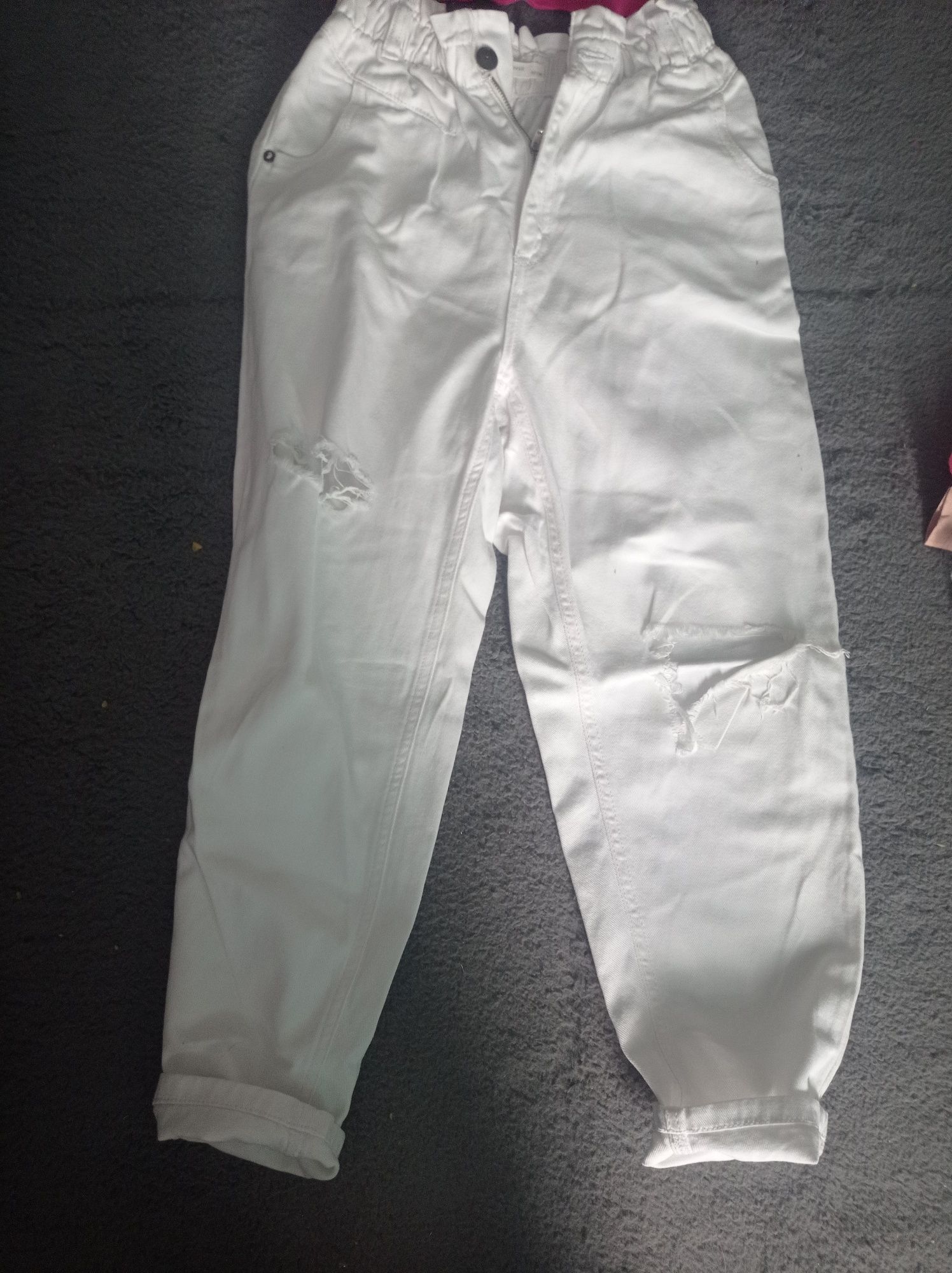 Spodnie Reserved 146 białe z dziurami