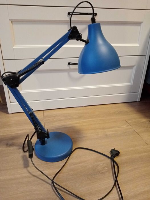 Lampka biurkowa niebieska