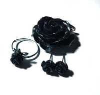 Komplet biżuterii: emaliowane czarne róże