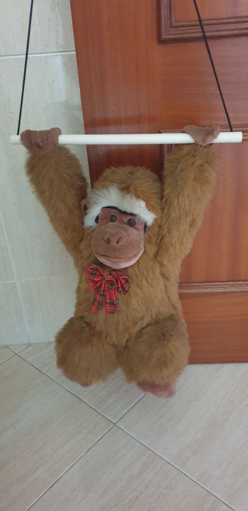 Boneco macaco mais relógio Disney