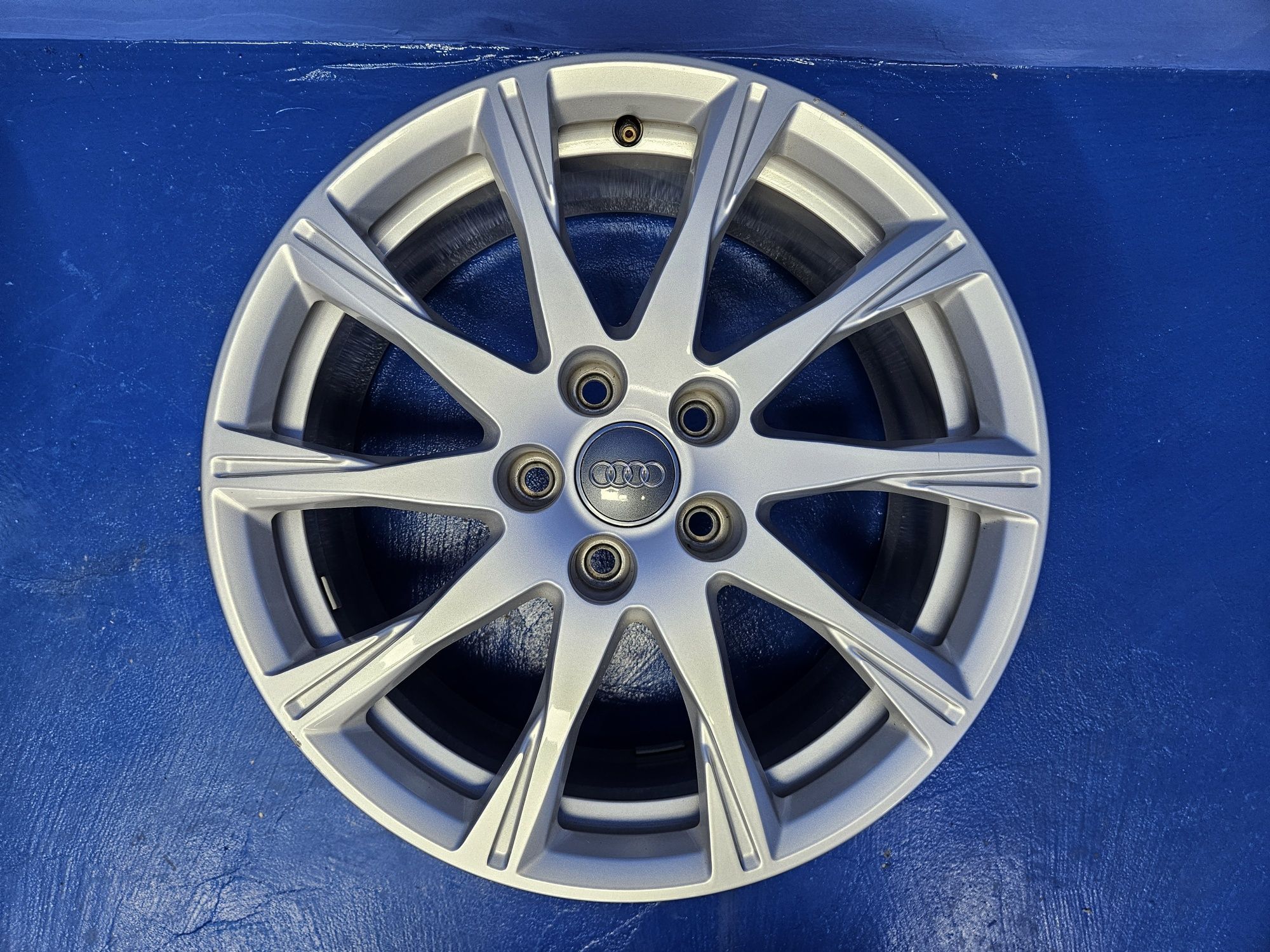FELGI aluminiowe 17" AUDI A4 B9 jak nowe 7.5" ET38 5x112 komplet oem
