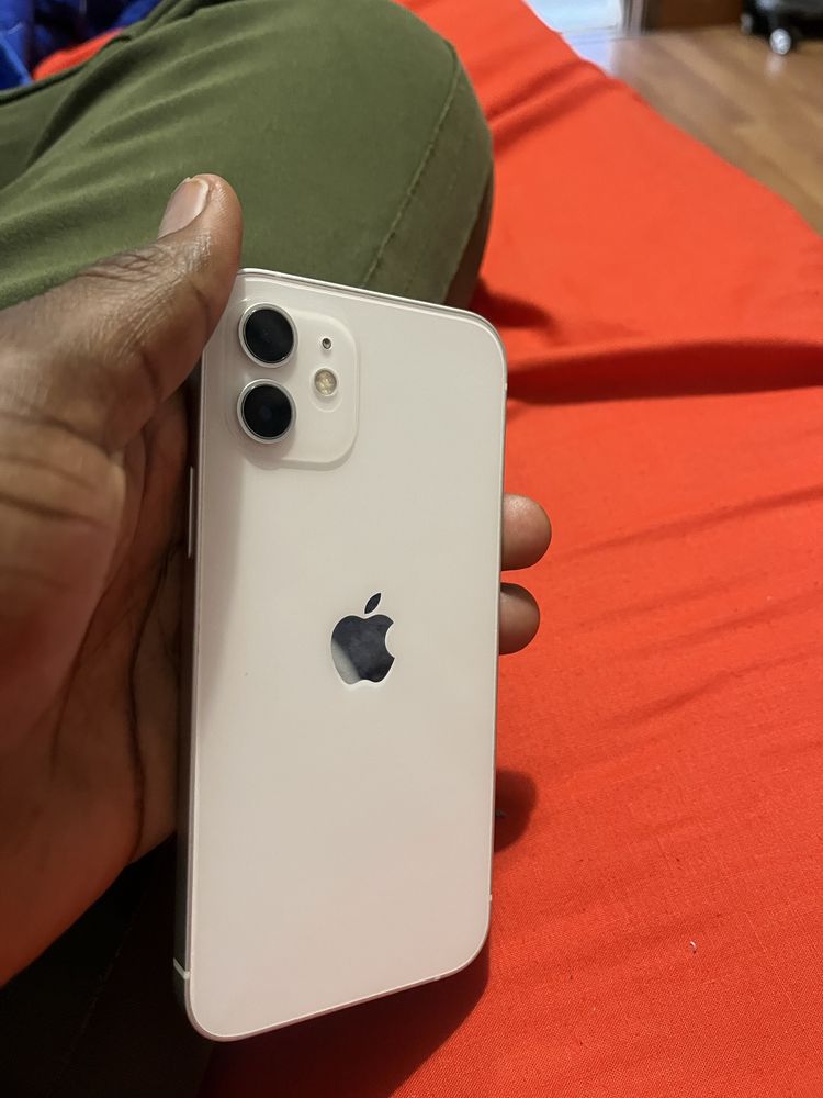 Iphone 12 normal em otimo estado