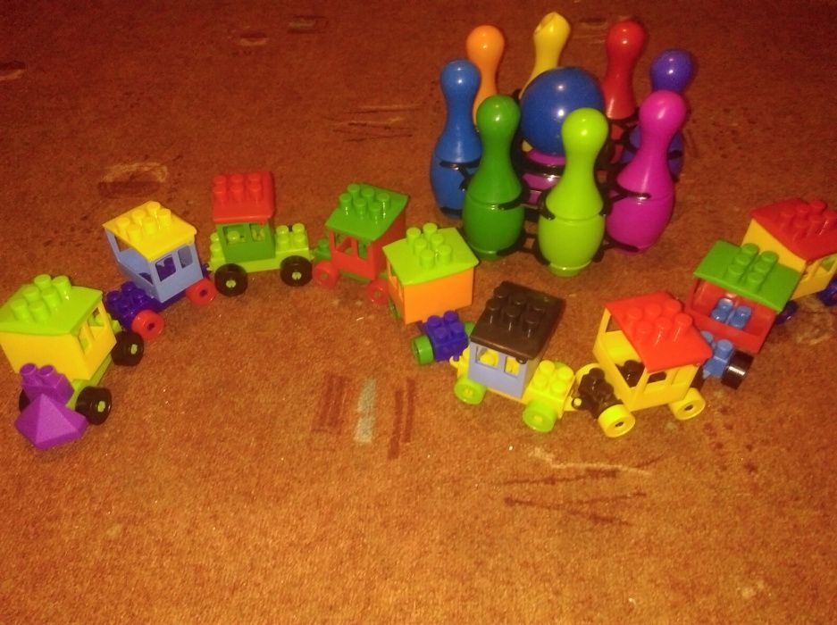 kręgle + kolejka z klocków( pociąg)