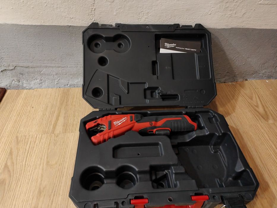 Maszyna do cięcia rur Obcinacz Milwaukee