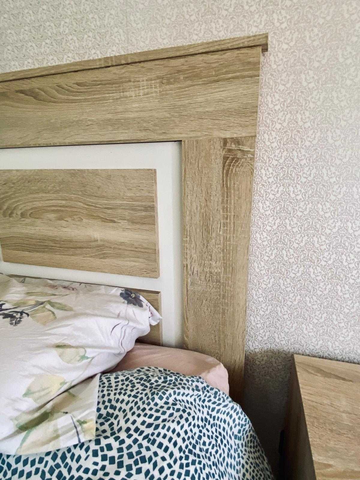 Conjunto cama + mesas de cabeceira