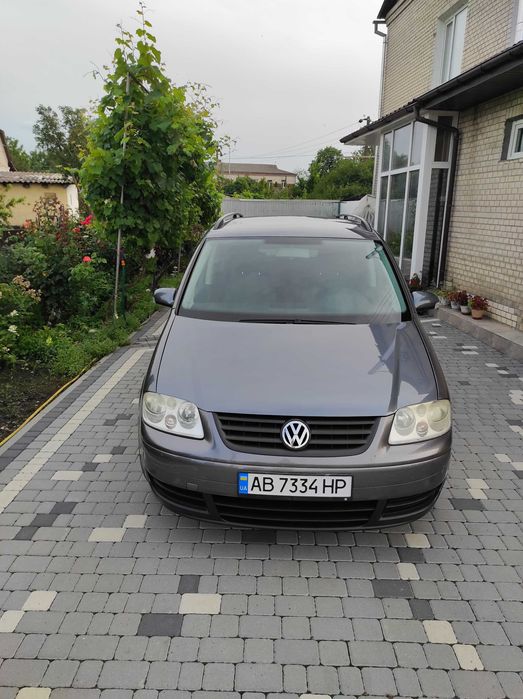 Продам автомобіль Volkswagen Touran 2004 року