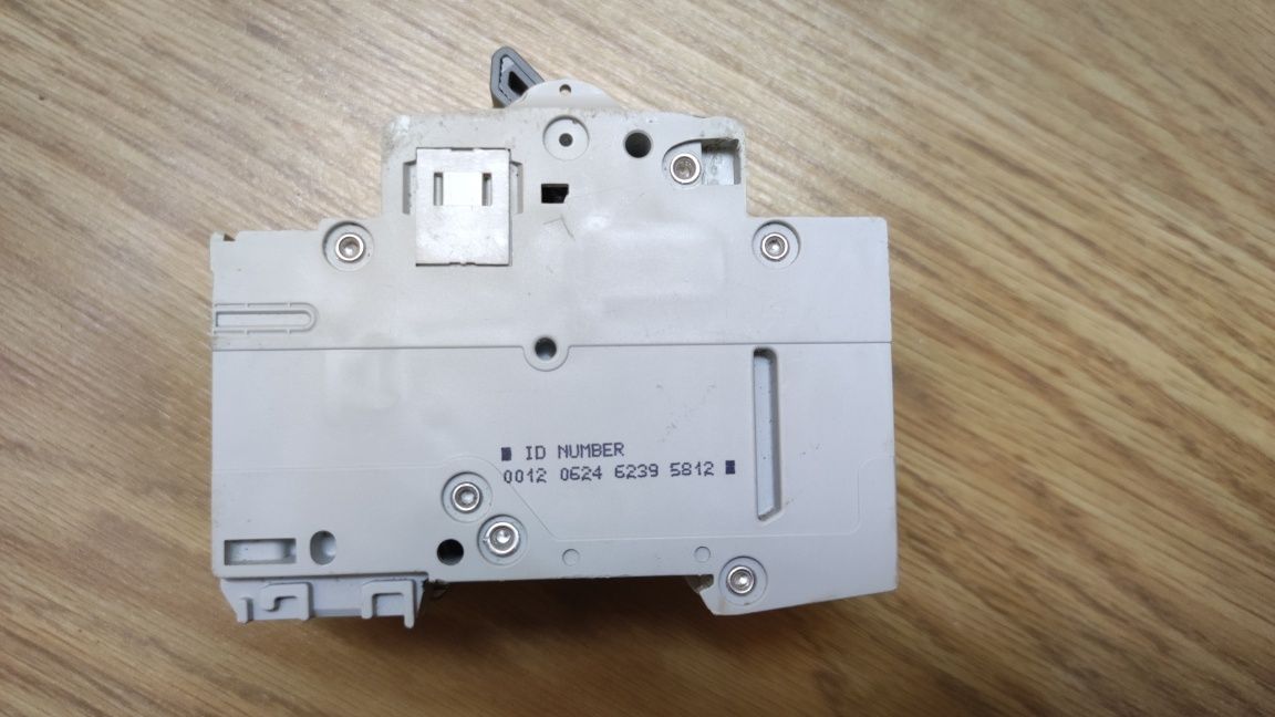 Trójfazowy wyłącznik nadprądowy (MCB) Hager, MC310A C10
