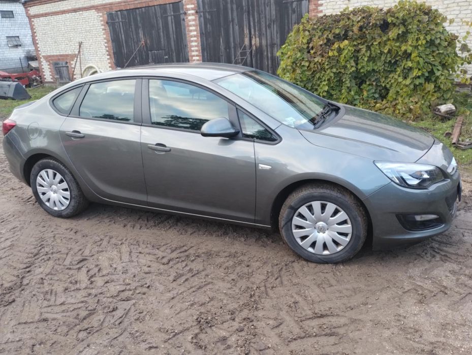 Opel Astra notchback 2019 r 1.4 140KM