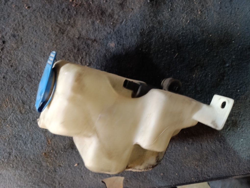 Zbiornik zbiorniczek płynu spryskiwaczy volkswagen golf 4 audi a3 8 l