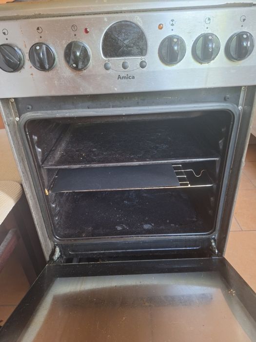 Kuchenka gazowa z elektrycznym piekarnikiem