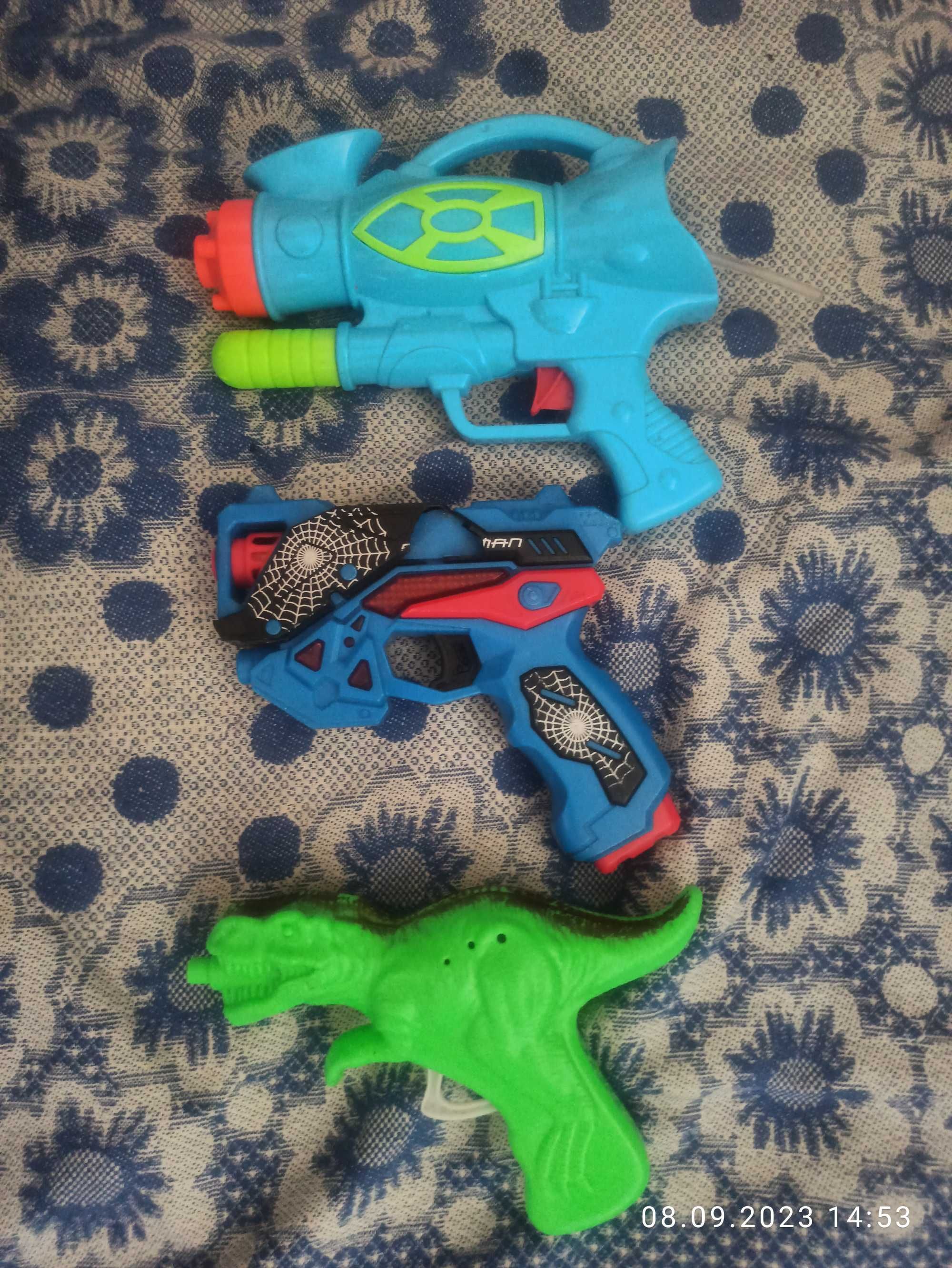 продам игрушки пистолеты, ружье, водяной пистолет