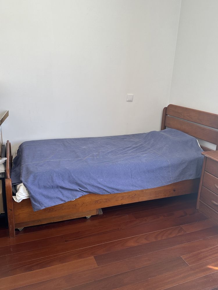 Cama de Solteiro + mesinha + colchão