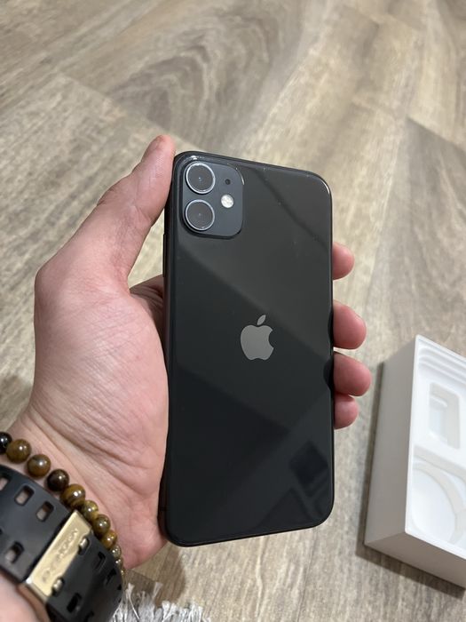 iPhone 11 128 гб в хорошому стані.