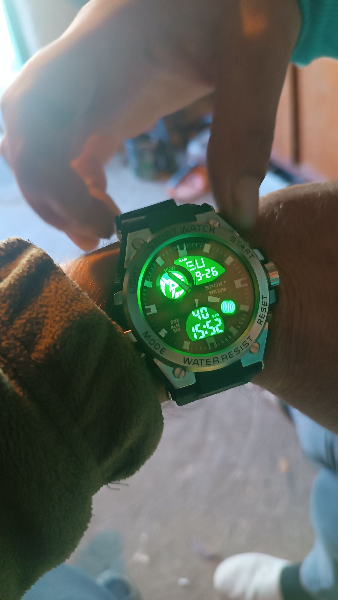 Продам чоловічий годинник