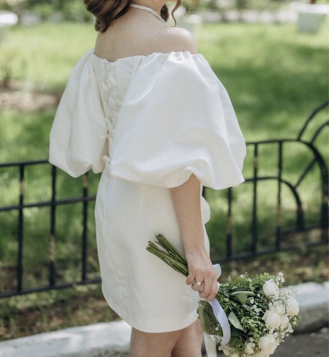 Продам білу шикарну сукню, підійде на розпис або випускний