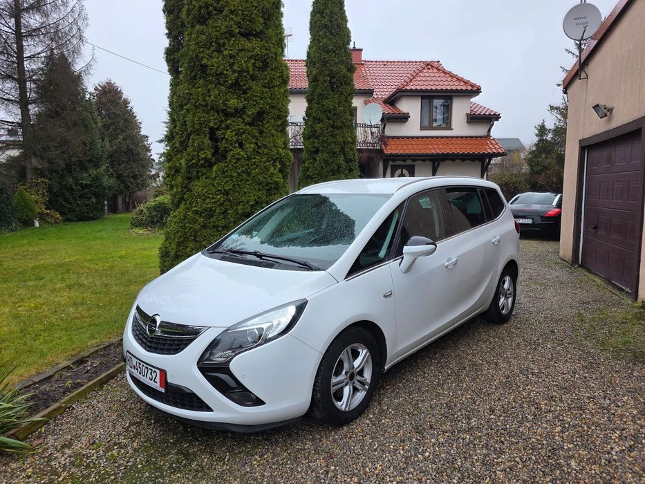 Opel Zafira 1,4T kubełki Ledy  grzane fotele i kierownica opłacona