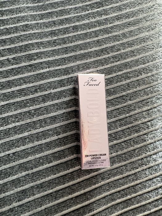 Nowa pomadka Too Faced kolor dear dairy