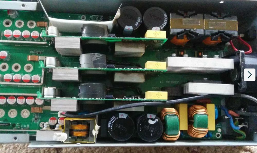 Блок живлення +13.7в 150а 2200вт під ремонт, не включається.