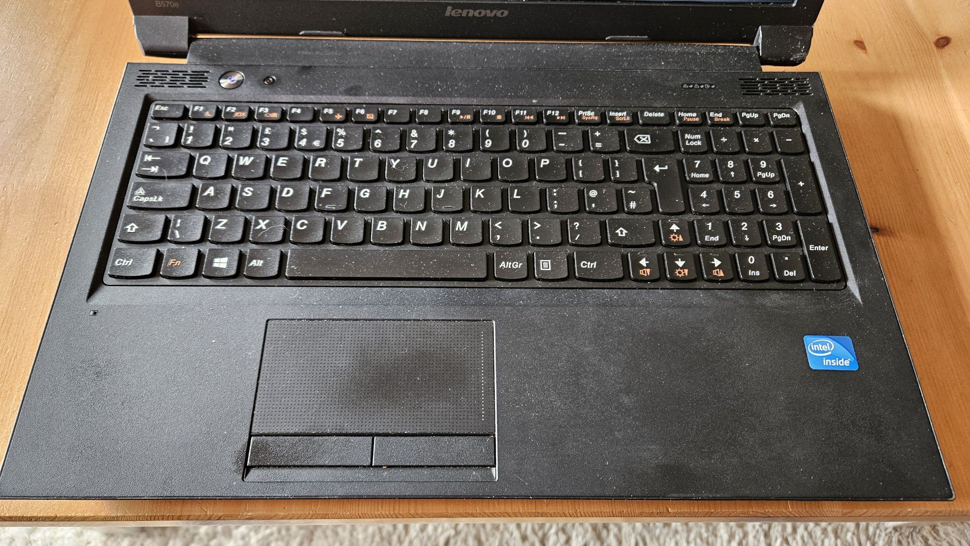 Lenovo B570e  i3/8gb/120gb ssd