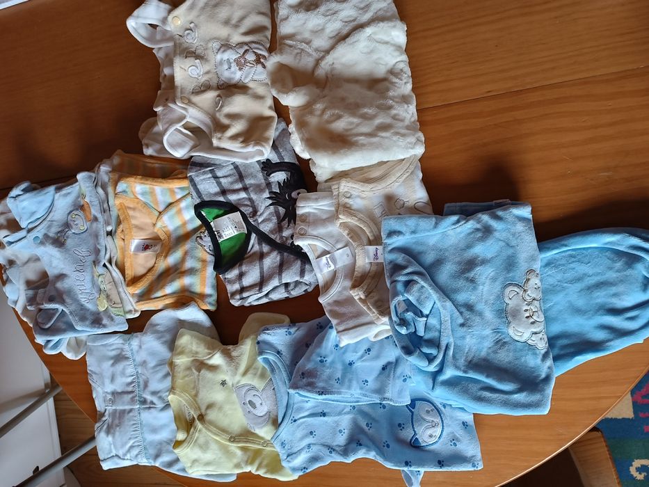 Conjuntos e babygrows bebé
