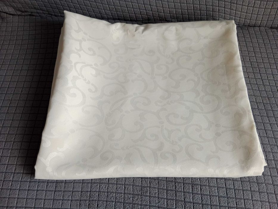 obrus żakardowy 295 x 160 cm kremowy