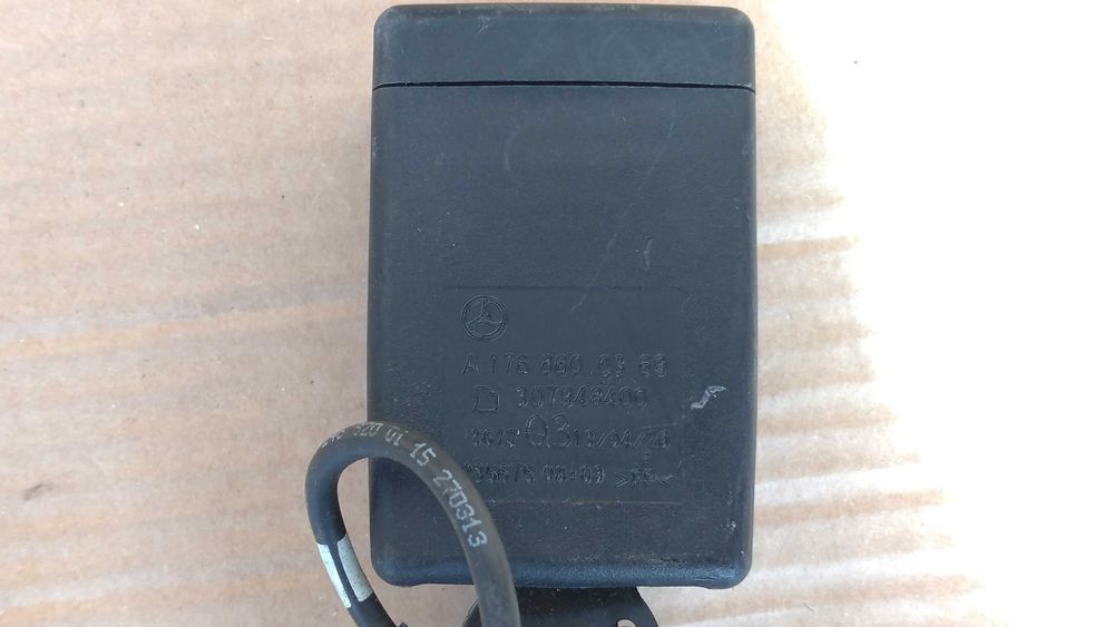 Pré-tensor, fecho sinto de segurança Mercedes-Benz Classe-A (W176).