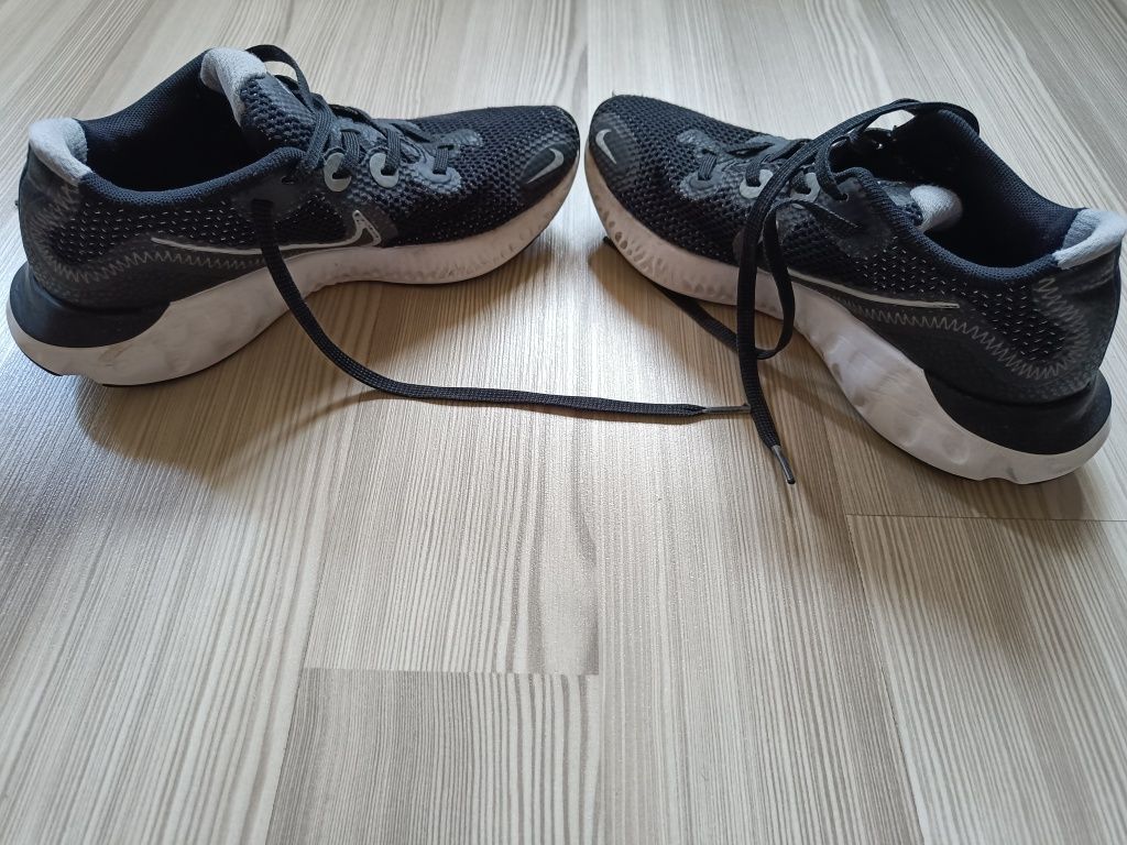 Sportowe buty Nike dla chłopca 36