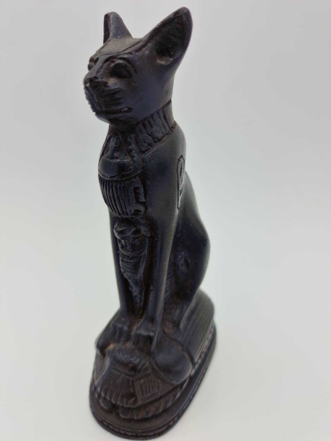 Figurka Egipt "Bastet" kot siedzący na Skarabeuszu